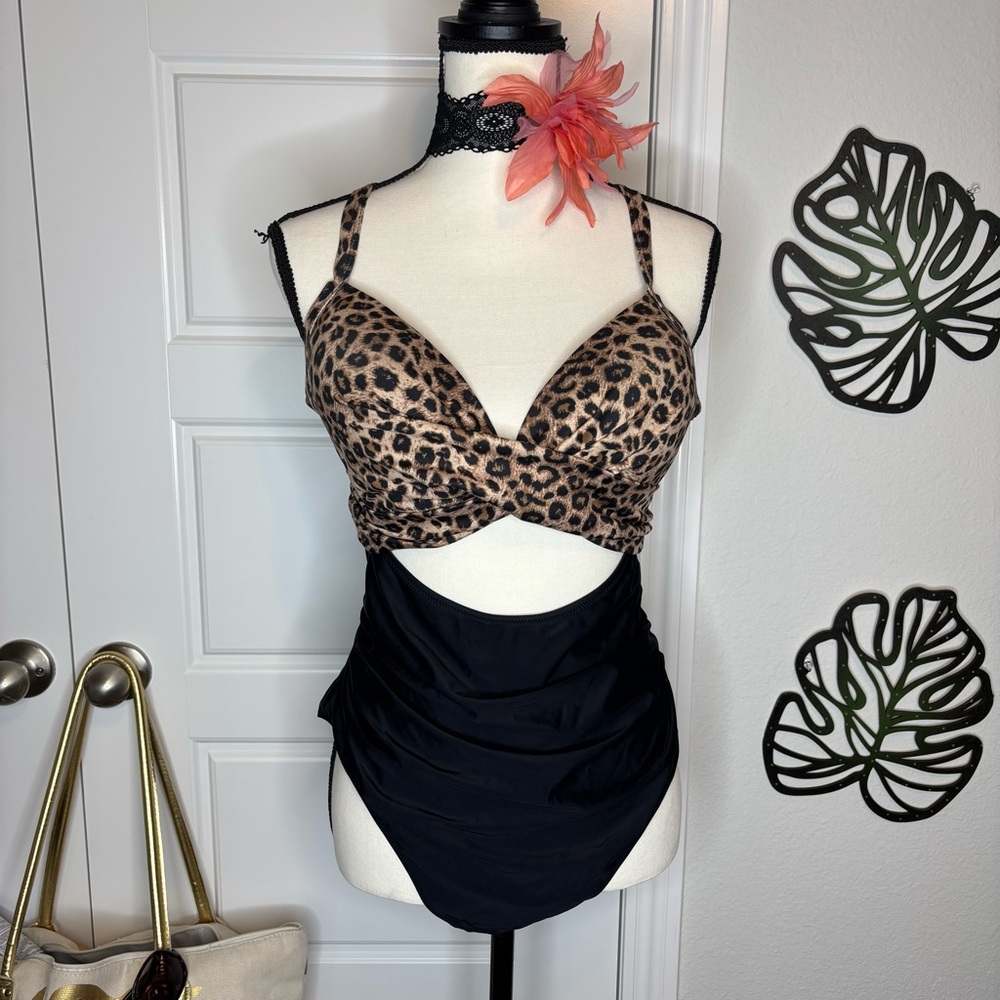 Super Cute Cutout One Piece Swimsuit with Tummy Control - Picture 4 of 16